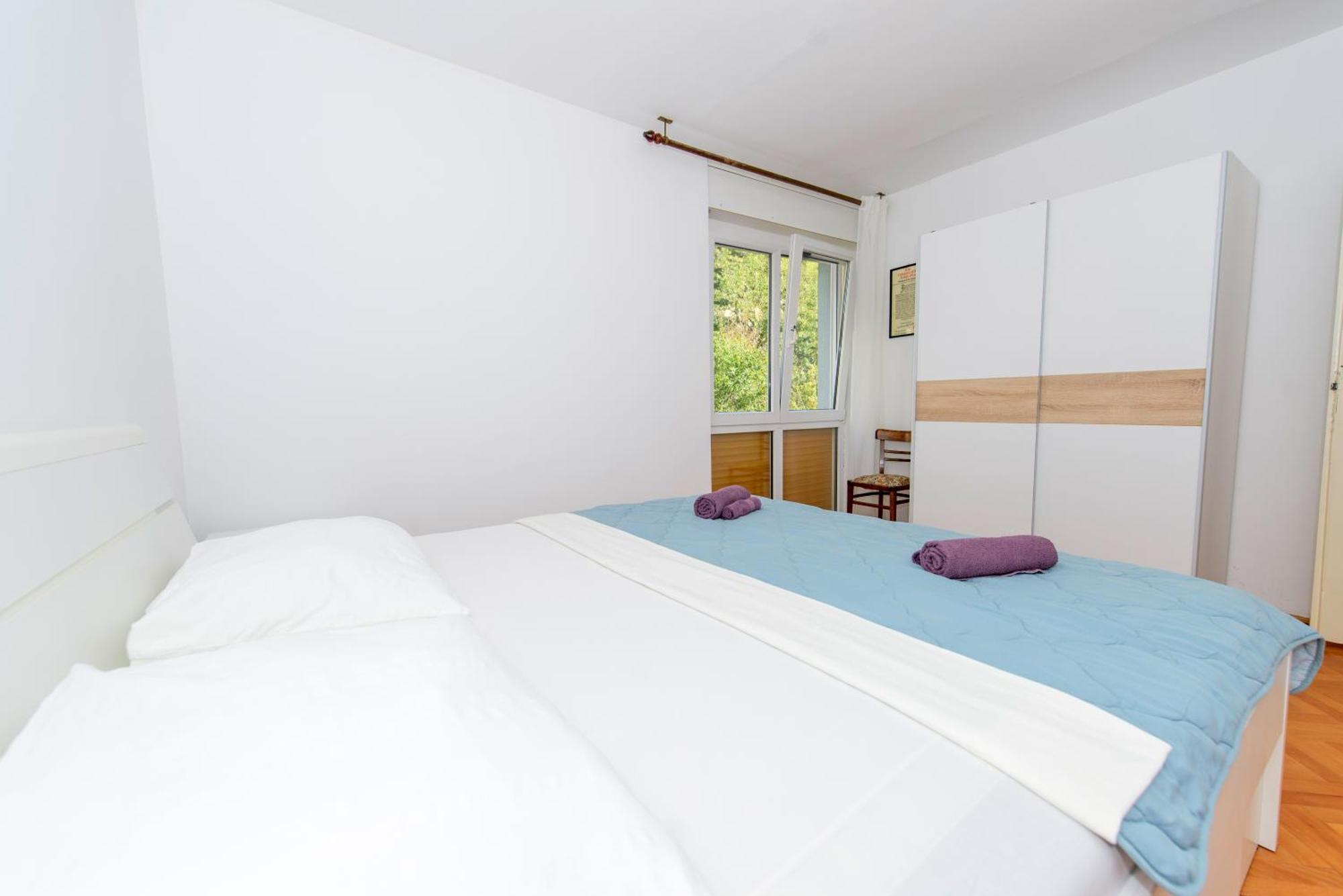 אומיס Sunny Apartment מראה חיצוני תמונה