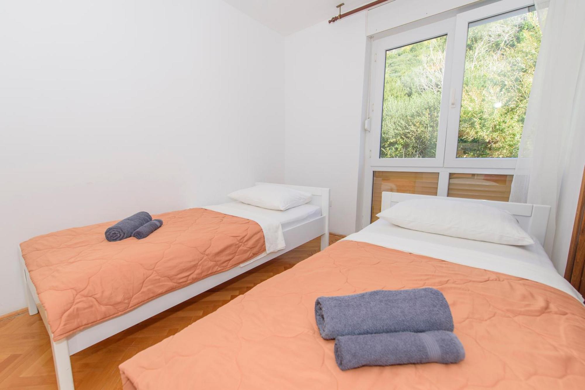 אומיס Sunny Apartment מראה חיצוני תמונה