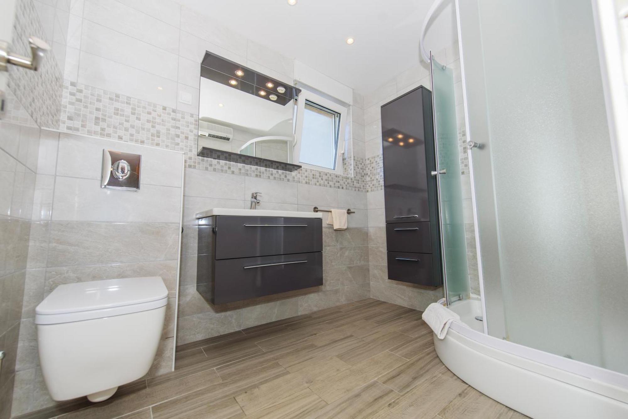 אומיס Sunny Apartment מראה חיצוני תמונה