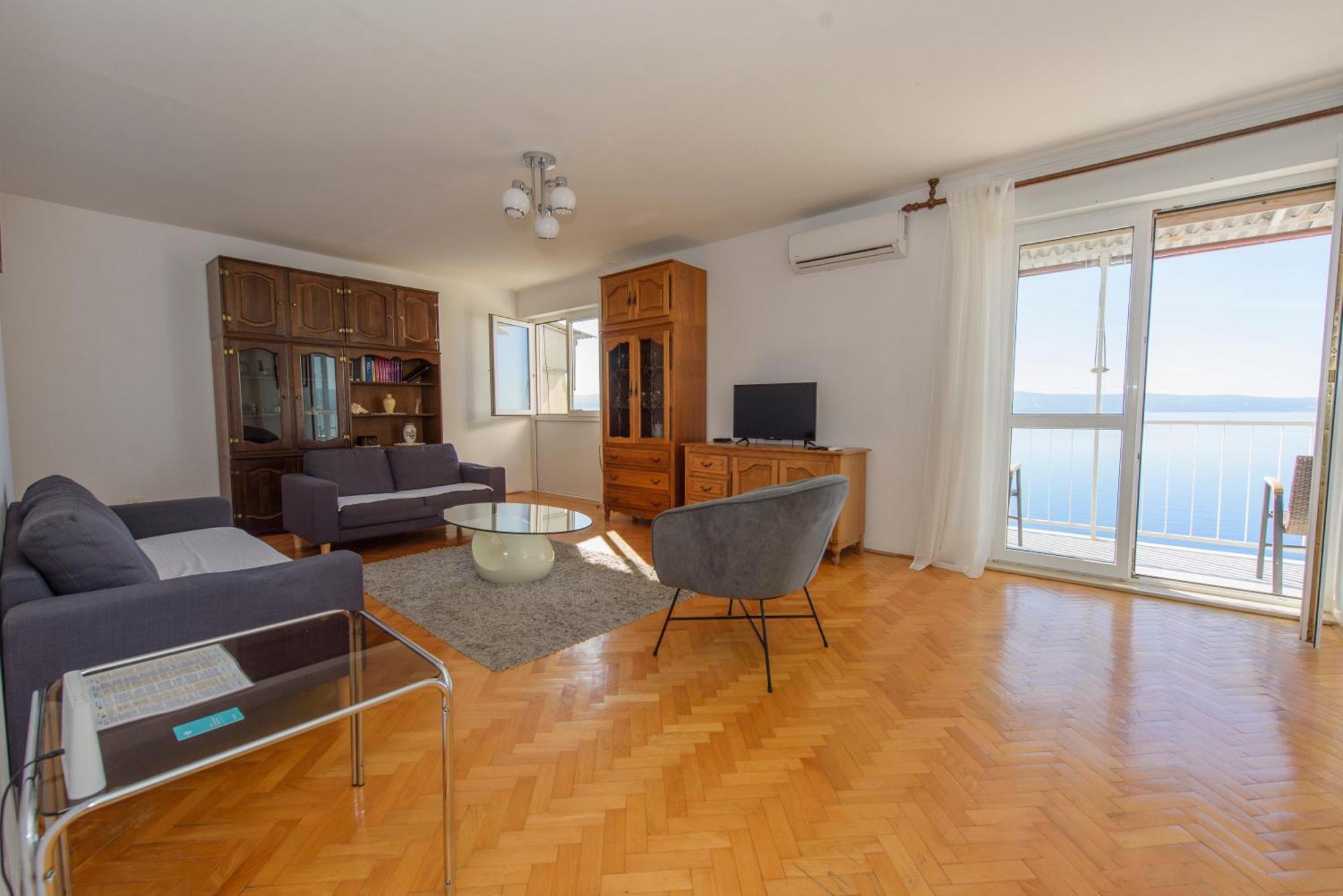 אומיס Sunny Apartment מראה חיצוני תמונה