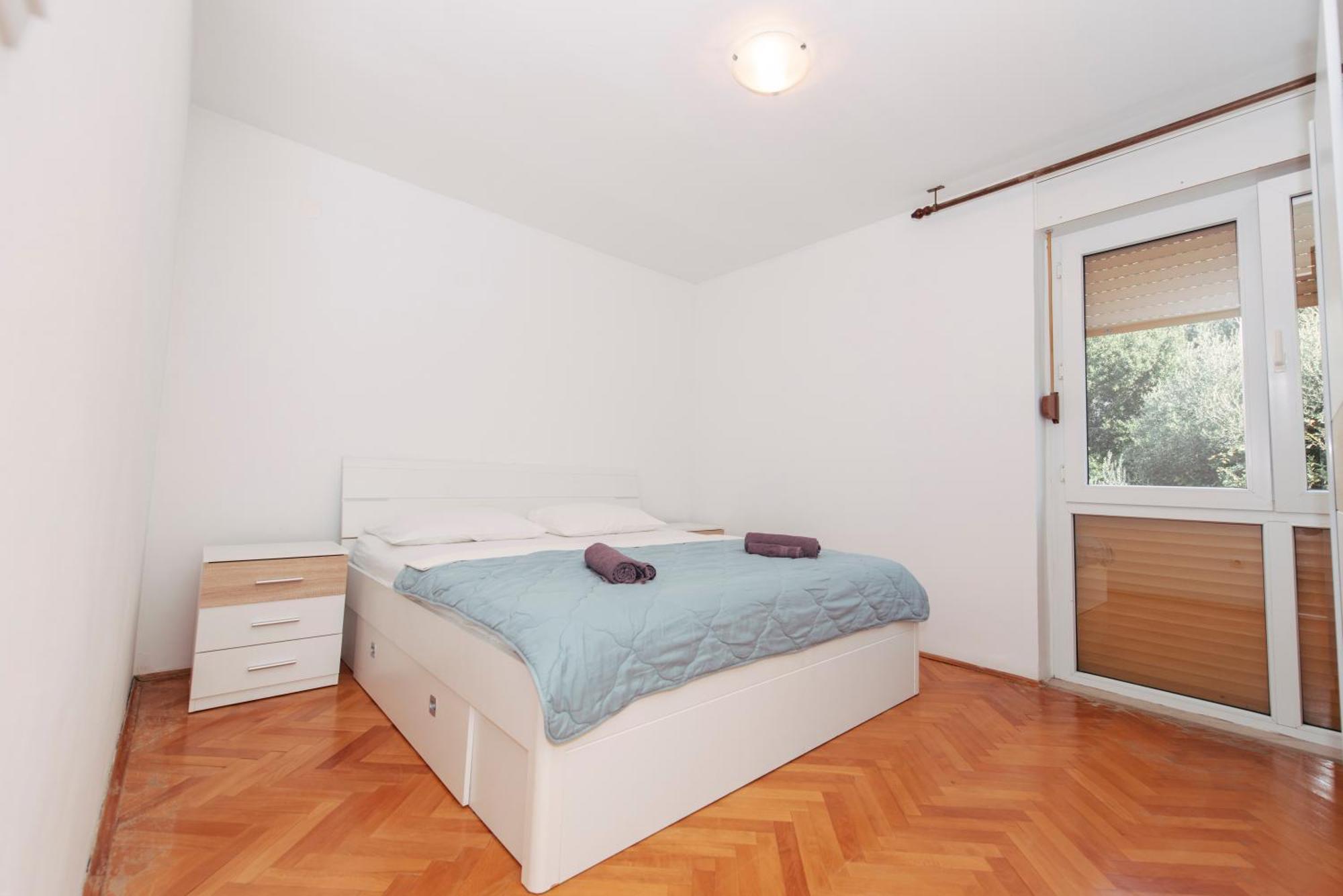 אומיס Sunny Apartment מראה חיצוני תמונה