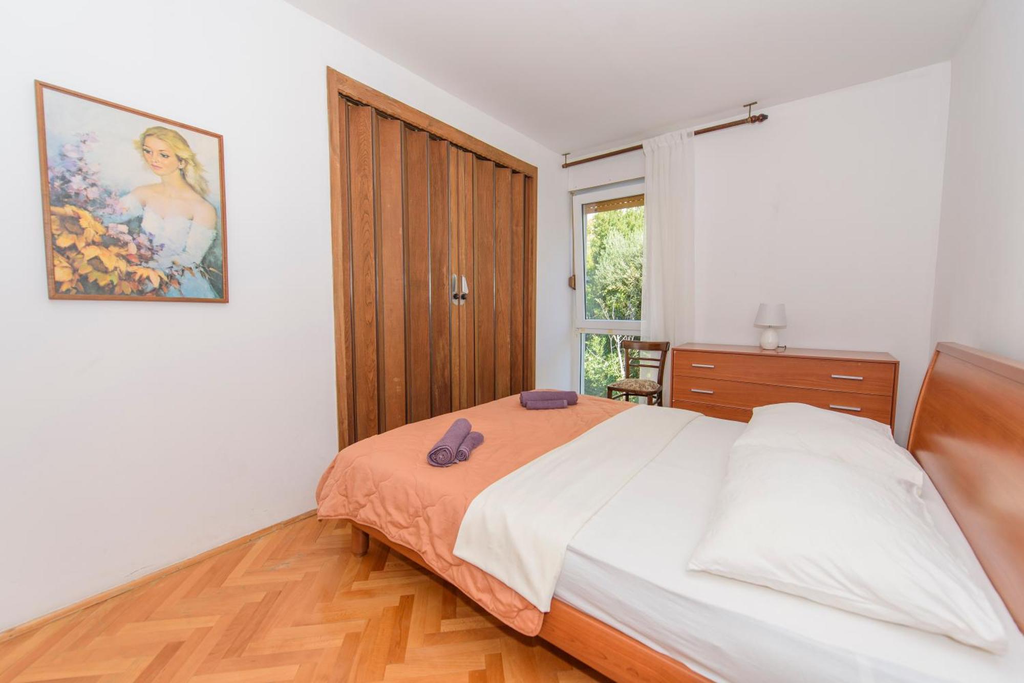 אומיס Sunny Apartment מראה חיצוני תמונה