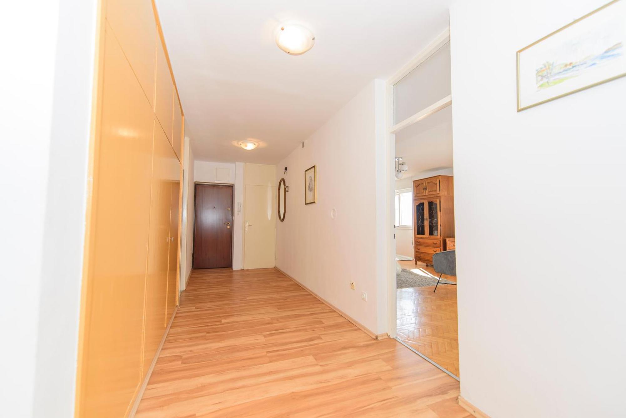 אומיס Sunny Apartment מראה חיצוני תמונה
