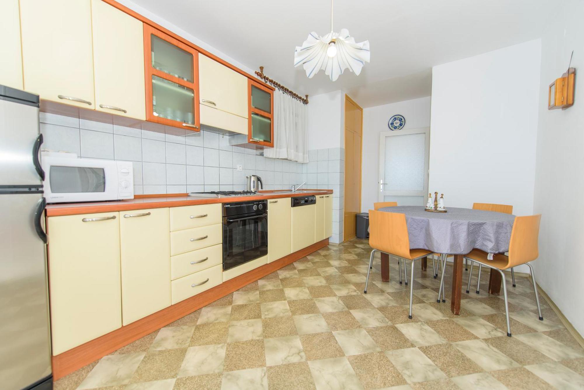 אומיס Sunny Apartment מראה חיצוני תמונה
